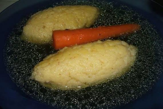 Az egyik legfinomabb levesbetét a grízgaluska, 3 titka van, hogy tökéletes legyen az állaga.